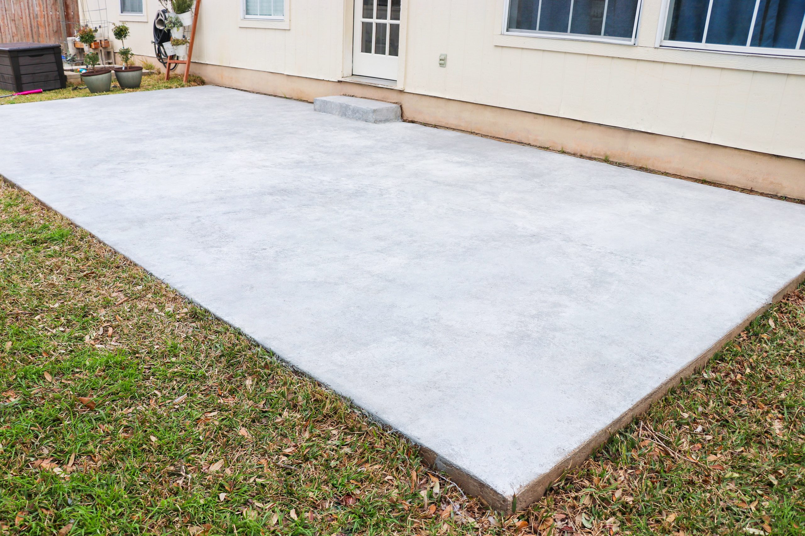 Seamless outdoor concrete patio pads engineered for heavy structural load bearing